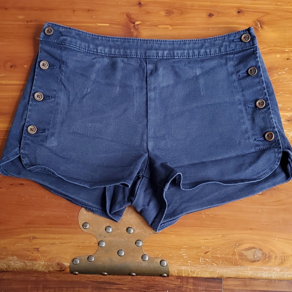 BDG Highwaisted Jean Short Shorts • SZ 8
